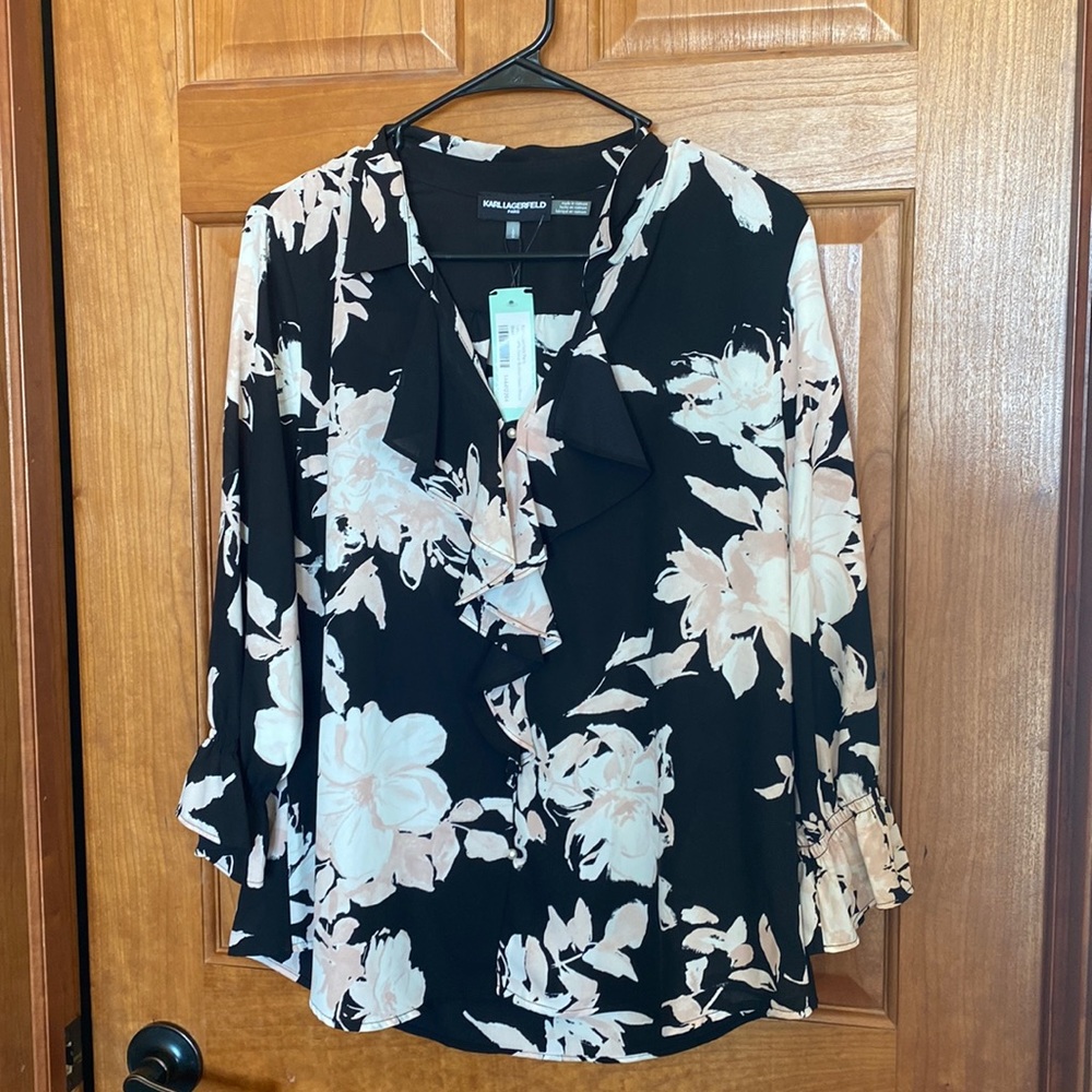 Brand new beautiful shirt size Lg brand Karl Lagerfeld. Karl Lagerfeld Paris